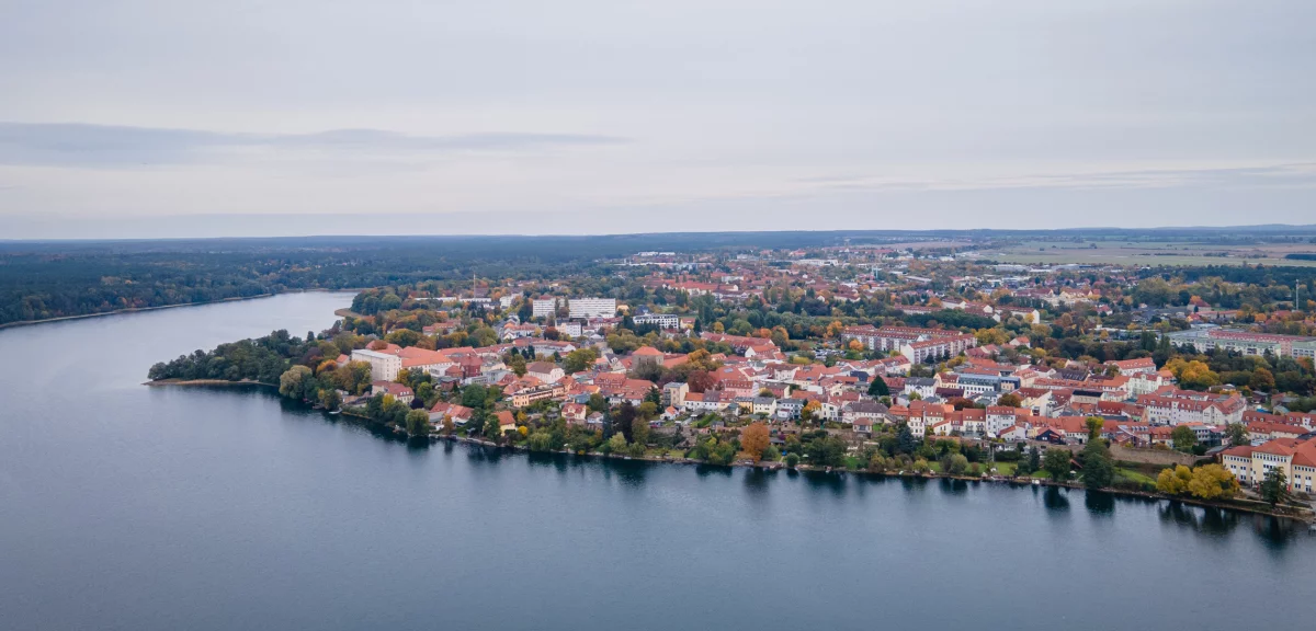 Ansicht Stadt und See